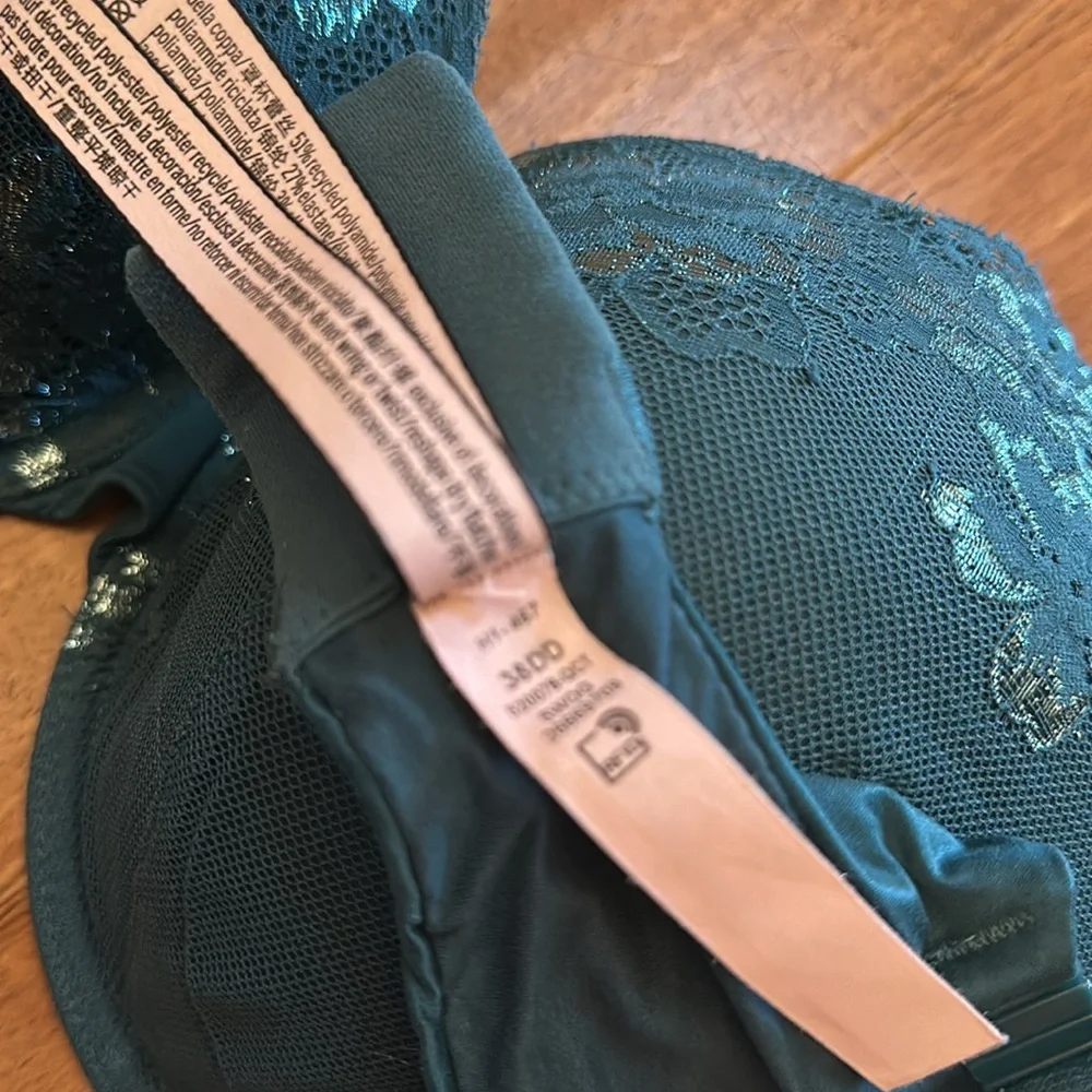 Victoria Secret 38DD bra Body by Victoria lined perfect coverage - Picture 3 of 8